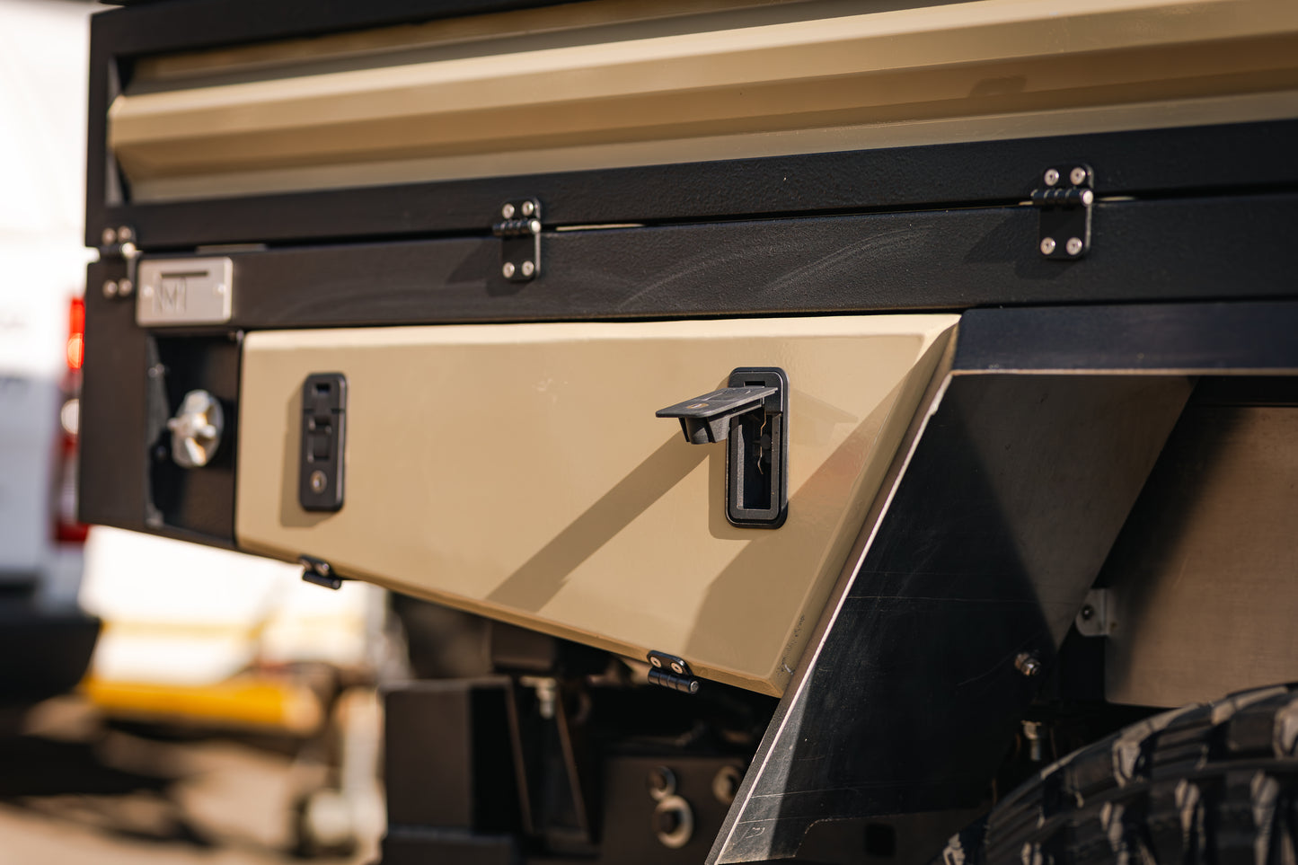 MToverlanding '79 series LandCruiser DC Tray